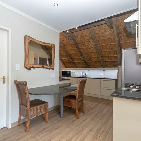 50 On Shepherd Boutique Guest House Сандтън Екстериор снимка