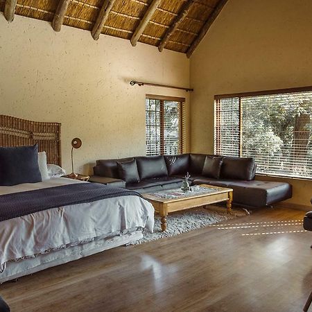 50 On Shepherd Boutique Guest House Сандтън Екстериор снимка