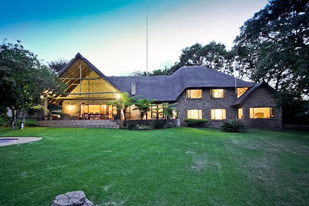 50 On Shepherd Boutique Guest House Сандтън Екстериор снимка
